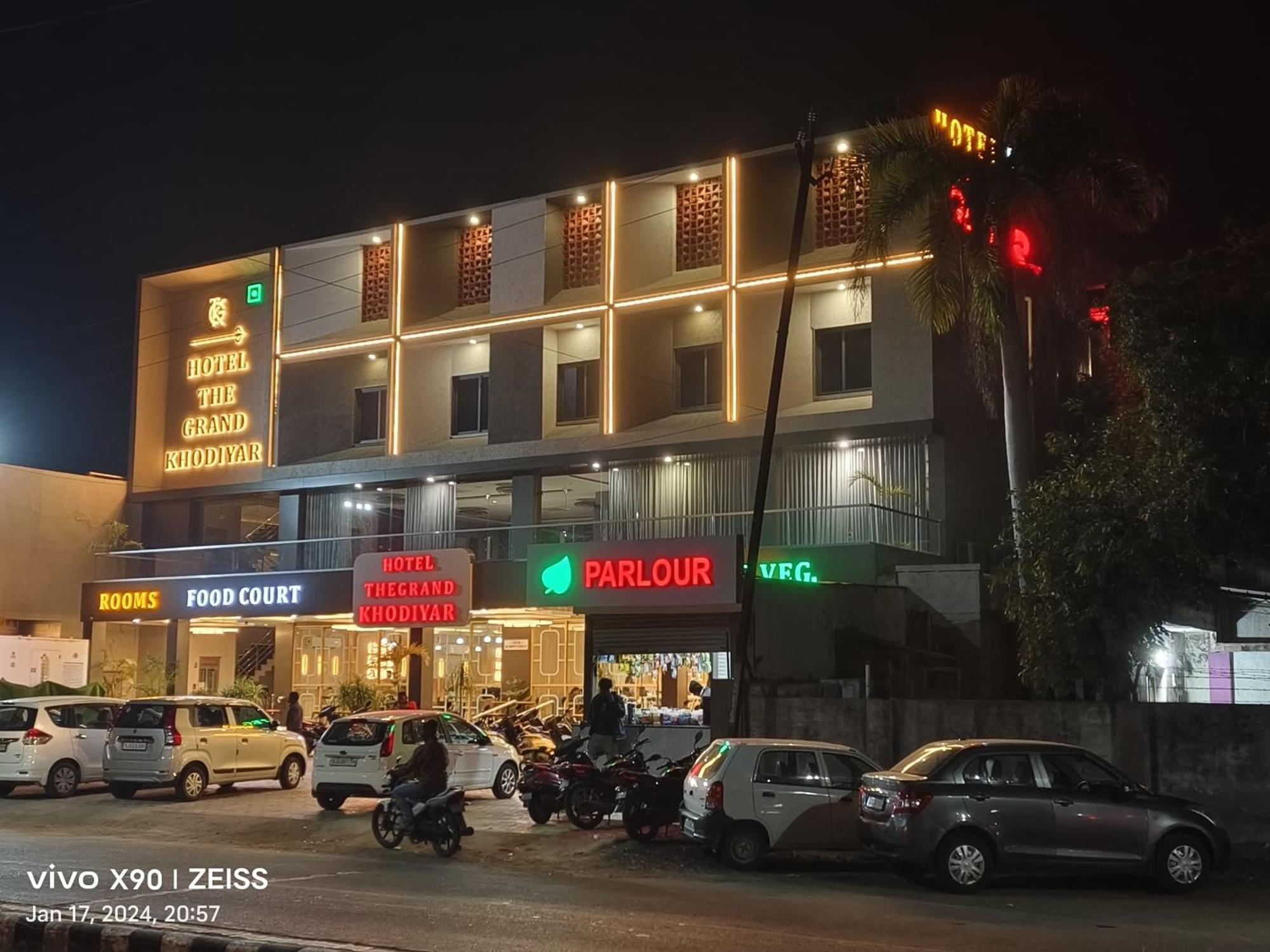 Hotel The Grand Khodiyar Visnagar Екстер'єр фото