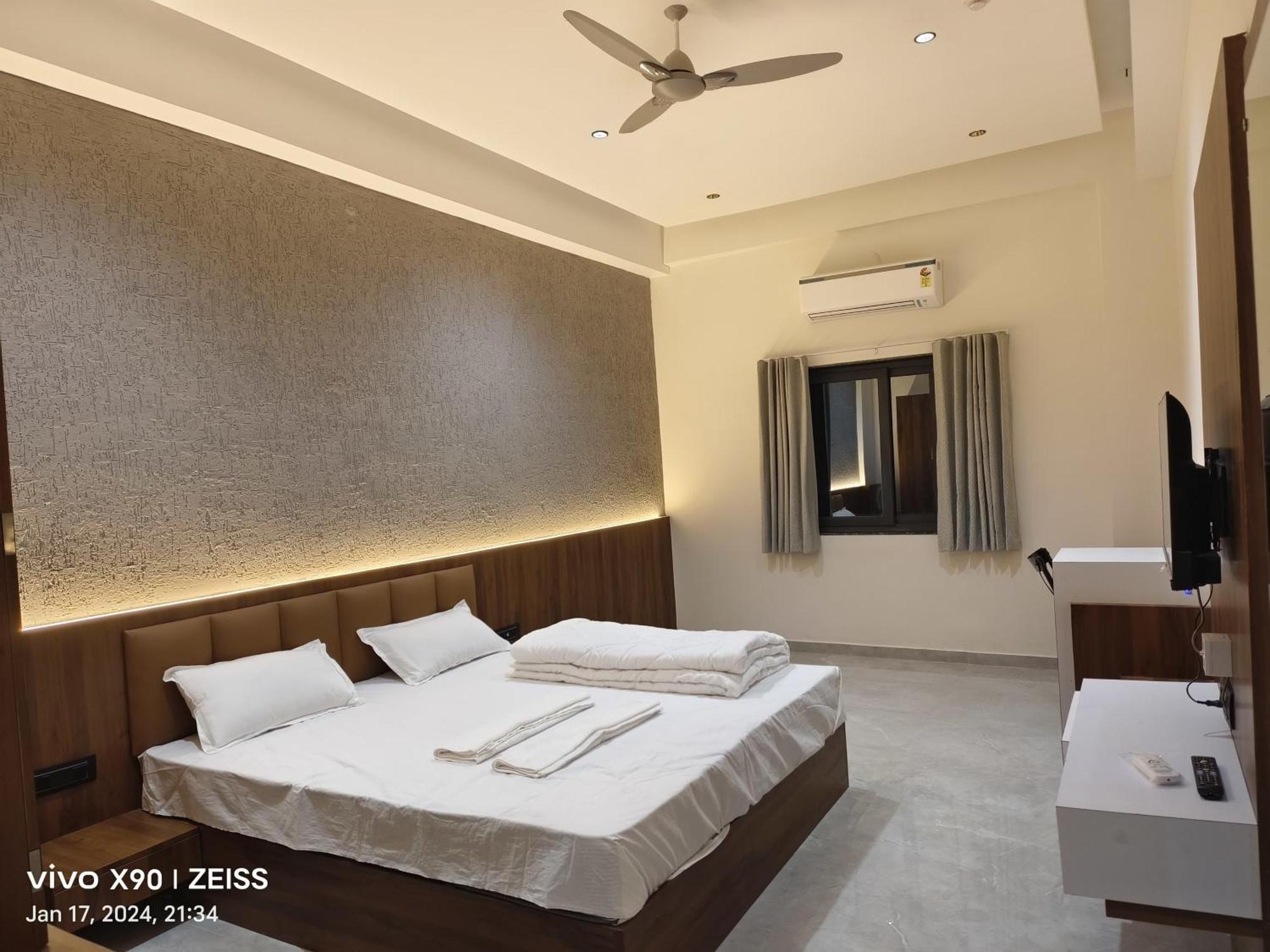 Hotel The Grand Khodiyar Visnagar Екстер'єр фото