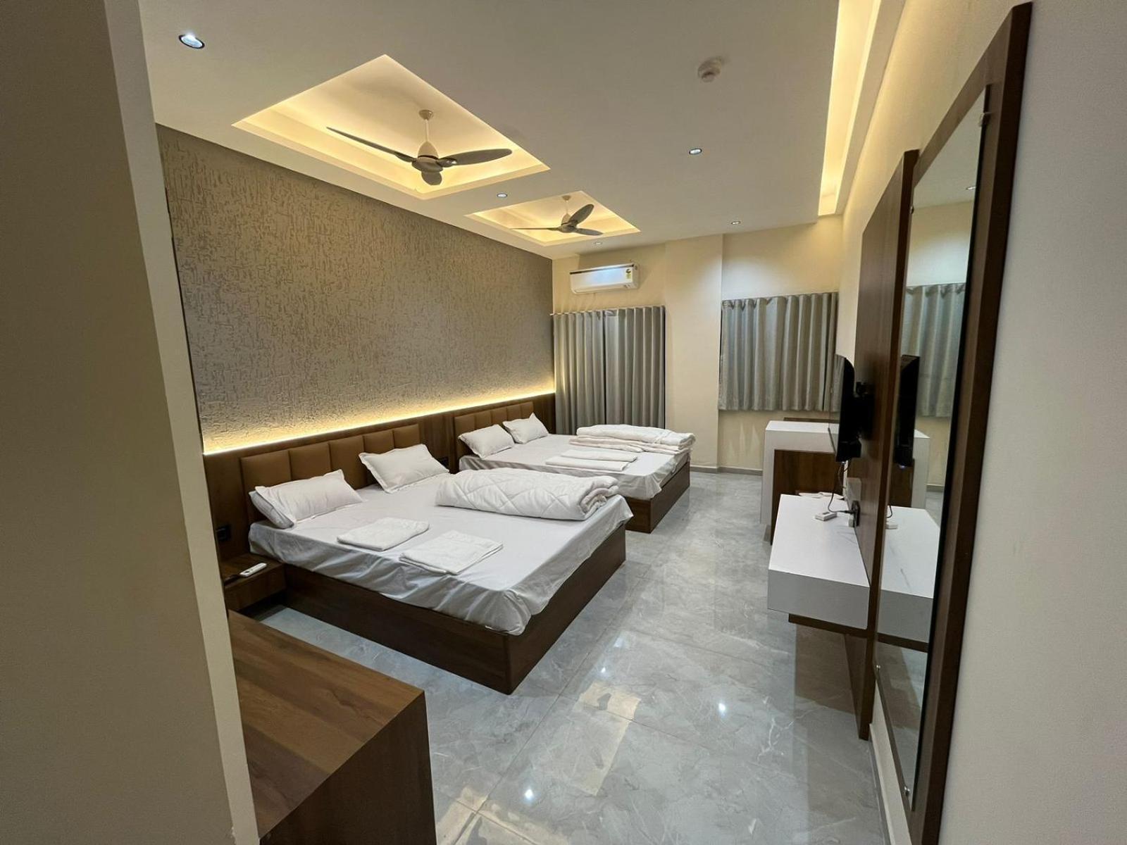 Hotel The Grand Khodiyar Visnagar Екстер'єр фото
